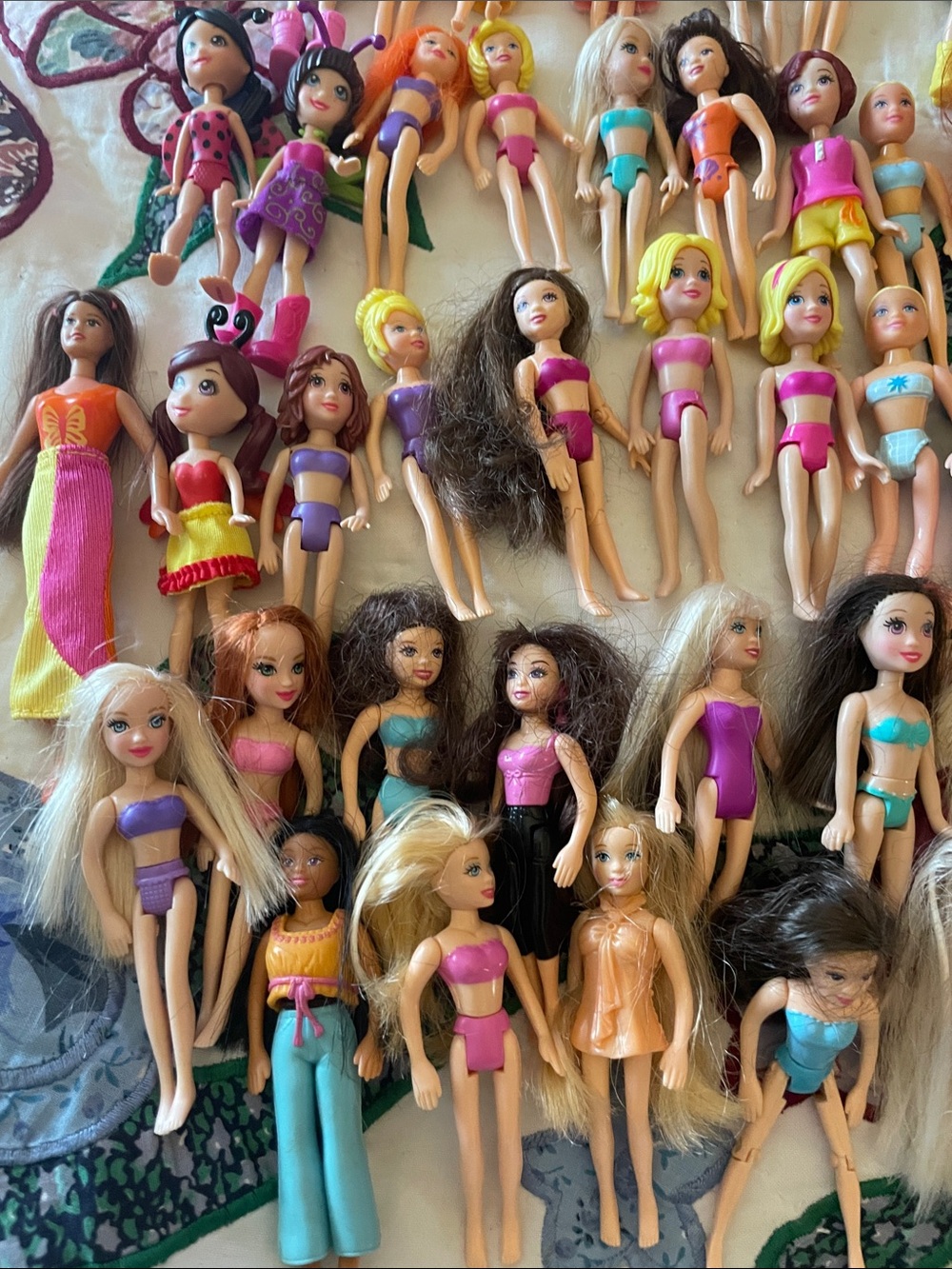 Doll Large Lot of 53 Polly Pocket Plus Other Small Sized Dolls - Picture 3 of 11